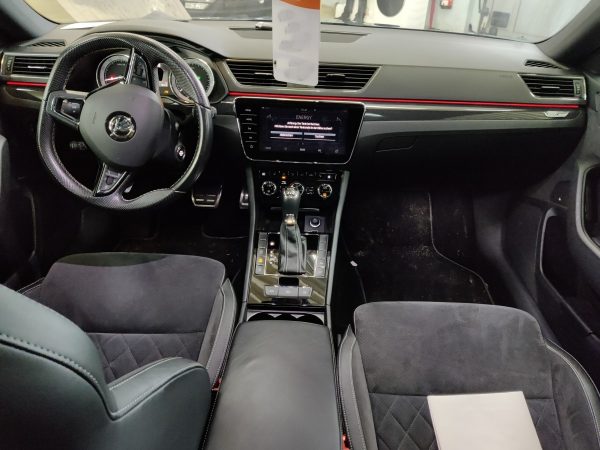 Skoda Superb Combi 2.0 TSI SportLine 4x4 – Bild 11