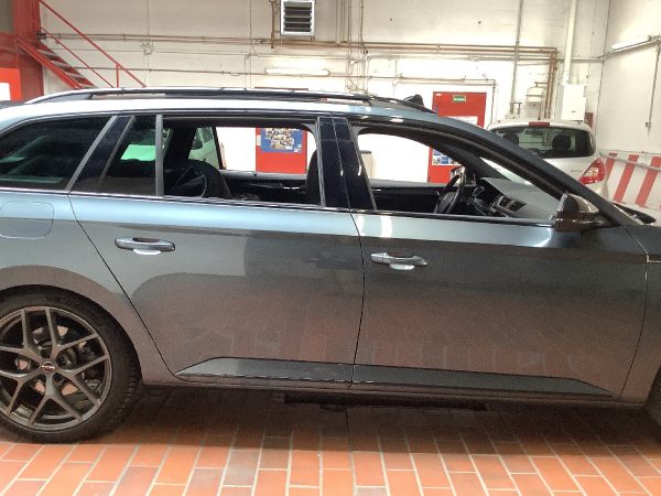 Skoda Superb Combi 2.0 TSI SportLine 4x4 – Bild 7